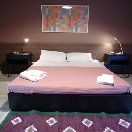 Inner City De Luxe Apartment คาตาเนีย ภายนอก รูปภาพ